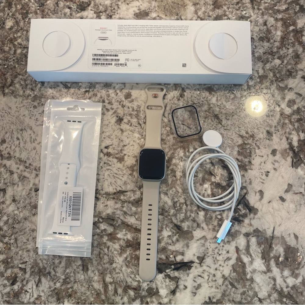 Apple Watch Series 7 Aluminum 45mm Case Starlight with Cellular Capabilities